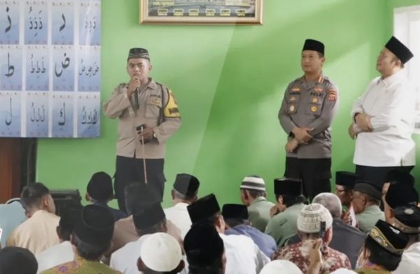 Kapolresta Bandung Kombes Pol Kusworo Wibowo menghadiri lounching Program Remako Wanjiqro salah satu inovasi Bhabinkamtibmas Desa Panyadap Polsek Solokanjeruk, dimana Remako Wanjiqro ini untuk mengenal huruf hijaiyah melalui metode Iqro.Jumat 7 April 2023