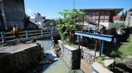 Plh Wali Kota Bandung Ema Sumarna meninjau sejumlah lokasi di Kota Bandung. Jika sudah ada rupom di Leuwipanjang, maka sungai akan mengalir normal. Untuk mengatasi banjir, Pemerintah Kota (Pemkot) Bandung akan menambah rumah pompa (rupom), salah satunya di Jalan Leuwipanjang. Selain itu, pengerukan secara rutin pada sedimentasi aliran sungai pun akan dilakukan. Jumat 12 Mei 2023