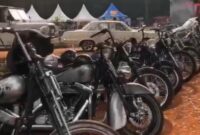 Ratusa Sepeda motor dari CC terkecil hingga CC besar dan motor antik hadir memenuhi lapangan Saparua Bandung dalam acara Anniversary Brotherhood 1% West Java Chapter. Sabtu 20 Mei 2023.