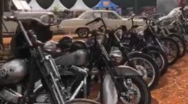 Ratusa Sepeda motor dari CC terkecil hingga CC besar dan motor antik hadir memenuhi lapangan Saparua Bandung dalam acara Anniversary Brotherhood 1% West Java Chapter. Sabtu 20 Mei 2023.