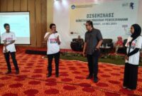 Wakil Ketua Komisi X DPR Dede Yusuf berdialog dengan peserta diseminasi kemitraan program penerjemahan. Acara Kemendikbud Ristek itu digelar di Novena Hotel, Lembang, Bandung Barat (19/5/2023).