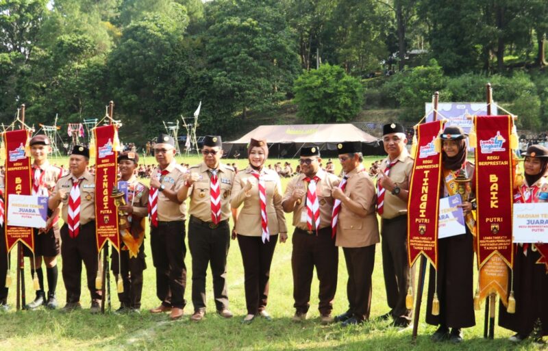 Tim Putri dan Putra Penggalang Kwarcab Kabupaten Bandung raih juara dalam Lomba Tingkat (LT-4) Kwartir Daerah Jawa Barat 2023 yang diikuti 432 peserta perwakilan dari 27 kota/kabupaten Se- Jawa Barat yang berlangsung di Bumi Perkemahan Kiarapayung Jatinangor Sumedang (27/5/2023 - 31/5/2023).