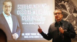 Wakil Ketua Komisi X DPR RI Dede Yusuf Macan Effendi saat meluncurkan website official miliknya di Bandung, Sabtu 20 Mei 2023. (Foto Simpul)