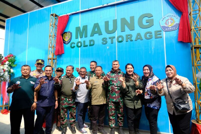 Pangdam III/Siliwangi Mayjen TNI Kunto Arief Wibowo, meresmikan Maung Cold Storage di Kecamatan Cikelet, Kabupaten Garut, Selasa (6/7/2023)