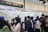 Antusias warga mengikuti Job Fair yang digelar Dinas Tenaga Kerja Kota Bandung cukup tinggi. Hal itu terbukti dengan sebanyak 11.467 orang mendaftarkan diri untuk mengikuti Job Fair yang digelar di Kiara Artha Park, 20-21 Juni 2023.