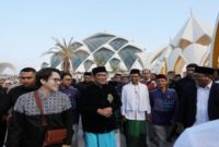 Saat Gubernur Jawa Barat, Ridwan Kamil mengajak Ustaz Abdul Somad (UAS) untuk berkeliling di Masjid Al Jabbar. Kota Bandung, Minggu (18/6/2023).