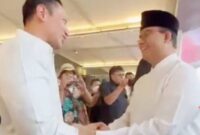 Agus Harimurti Yudhoyono melepas keberangkatan Anies Baswedan ibadah haji ke tanah suci di Bandara Soekarno Hatta, Tangerang, Kamis (22/6).