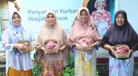 Masjid Nusantara menyalurkan 2 Ekor Sapi dengan Berbobot masing-masing 200kg & 50 Ekor Kambing, jumlah paket mencapai 1030 Paket Daging Kurban untuk di salurkan di Wilayah Pelosok Lombok Timur NTB yang belum atau minim Pelaksanaan Kurban di wilayah Tersebut. Kamis (29/6/20203) foto Erik-IBN.