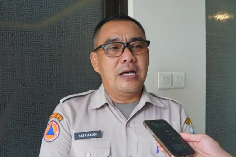 Kepala Pelaksana BPBD Kabupaten Garut Satria Budi : Pemerintah Kabupaten Garut, Jawa Barat, menyiapkan kendaraan tangki untuk mendistribusikan air bersih ke daerah pemukiman penduduk yang dilanda kekeringan untuk kebutuhan sehari-hari saat musim kemarau.Jumat (28/7/23)