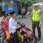 Kepolisian Daerah Jawa Barat melakukan penindakan terhadap 10.961 orang pelanggar lalu lintas, baik pengendara kendaraan roda dua maupun roda empat, sejak kebijakan tilang manual kembali diberlakukan pada Juni 2023.
