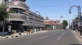 Klimatologi, Geofisika (BMKG) Kota Bandung mencatat, dalam 5 hari terakhir (14-18 Juli 2023) suhu minimum Bandung menyentuh 17 derajat celsius, di bawah nilai suhu minimum normal.