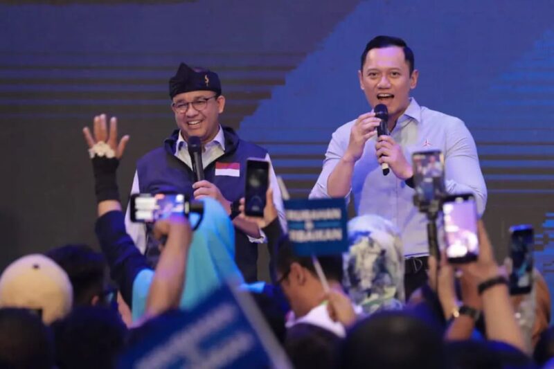 Bacapres Anies Baswedan dan Ketum Demokrat AHY saat hadir dalam kegiatan dialog rakyat, di Bandung. Minggu (6/8/2023)