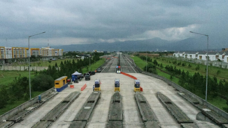 Ada kabar baik bagi warga Kota Bandung, Jasamarga Metropolitan Tollroad (JMT) selaku pengelola Ruas Tol Padalarang-Cileunyi (Padaleunyi) kembali mengoperasikan sementara akses masuk dan keluar Km 149 Ruas Tol Padaleunyi mulai 19 Agustus 2023 pukul 07.00 - 17.00 WIB.