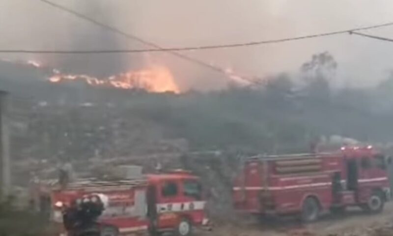 Dinas Kebakaran dan Penanggulangan Bencana (Diskar PB) Kota Bandung menerjunkan 3 unit armada guna membantu upaya pemadaman kebakaran di Tempat Pembuangan Akhir (TPA) Sampah Sarimukti Kabupaten Bandung Barat.