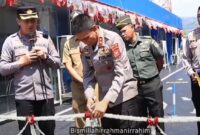 Kapolda Jabar Irjen Pol Akhmad Wiyagus  meresmikan uji praktek SIM di Mapolresta Bandung didampingi Kapolresta Bandung Kombes Pol Kusworo Wibowo. Senin (7/8/2023). 


 Sumber: Ketik.co.id | Media Kolaborasi Indonesia. 
 https://ketik.co.id/berita/warga-sambut-gembira-uji-praktek-sim-jajaran-polda-jabar-dipermudah