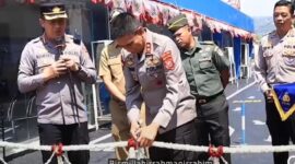 Kapolda Jabar Irjen Pol Akhmad Wiyagus  meresmikan uji praktek SIM di Mapolresta Bandung didampingi Kapolresta Bandung Kombes Pol Kusworo Wibowo. Senin (7/8/2023). 


 Sumber: Ketik.co.id | Media Kolaborasi Indonesia. 
 https://ketik.co.id/berita/warga-sambut-gembira-uji-praktek-sim-jajaran-polda-jabar-dipermudah
