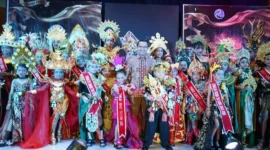 Wakil Bupati Bandung H Sahrul Gunawan. SE., M.Ag. Berfoto bersama finalis pada acara Grand final Indonesian Art and Culture Model Competition tingkat Nasional Road To Star 2023 tersebut diselenggarakan pada 5-6 Agustus di Hotel Horison Bandung. 
