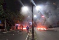 Aksi blokir jalan yang dilakukan warga Dago Elos, Kota Bandung mencekam, Senin(14/8/2023) 