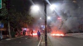 Aksi blokir jalan yang dilakukan warga Dago Elos, Kota Bandung mencekam, Senin(14/8/2023) 