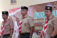 Ketua Harian Kak, Seful Bachri S.H., M.M.Ap, didampingi Camat Dayeuhkolot selaku Ka Mabiran  Kak Drs. Haris Taupik dan Ketua Kwarran Periode 2021 -2023 Kak Uus Supriatna , S.Pd  saat pembukaan Musyawarah Ranting VII Kwarran  Dayeuhkolot, Rabu (30/8/2022)