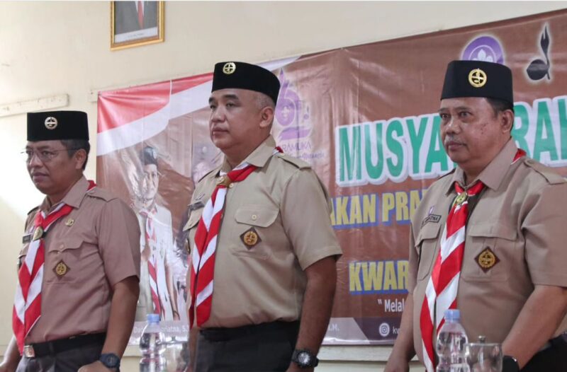 Ketua Harian Kak, Seful Bachri S.H., M.M.Ap, didampingi Camat Dayeuhkolot selaku Ka Mabiran  Kak Drs. Haris Taupik dan Ketua Kwarran Periode 2021 -2023 Kak Uus Supriatna , S.Pd  saat pembukaan Musyawarah Ranting VII Kwarran  Dayeuhkolot, Rabu (30/8/2022)