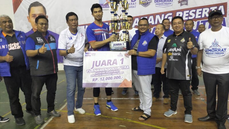 Tim Voli bal Putra Bekasi raih juara ke-1 setelah mengalahkan Tasikmalaya 3-0 di final Voli Bal AHY Cup 2023 tingkat Jawa Barat. Jumat (8/9/2023)