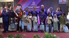 Demokrat Kabupaten Bandung grlar syukuran HUT Demokrat ke 22 dengan menyantuni anak yatim. Ciparay Sabtu 9 September 2023