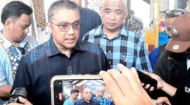 Dede Yusuf : Komisi X DPR mendorong pelibatan Aparat Penegak Hukum (APH) untuk menjadi pembina bagi siswa di sekolah, sebagai bagian dari Bimbingan Penyuluhan (BP). Pelibatan APH untuk mengatasi pelanggaran yang dilakukan siswa, termasuk perilaku bullying yang kini tengah marak terjadi. Selasa (3/10/2023).