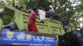 Penanganan darurat sampah di Kota Bandung melibatkan kolaborasi dengan berbagai pihak, salah satunya dengan Kodim 0618/BS.
