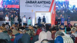 Deklarasi Damai Jawa Barat Aman, Netral, Tenang (Jabar Anteng) di Gedung Merdeka, Sabtu 18 November 2023.