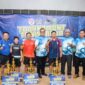 Wakil ketua komisi X DPR RI Dede Yusuf Macan (tengah) berfoto bersama juara turnamen tenis meja 
