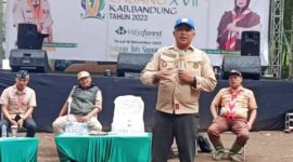 Ketua Harian Kwarcab Pramuka Kabupaten Bandung H. Saeful Bachri, S.H., M.AP saat memberika materi kepada peserta Raimuna Cabang XVII Kabupaten Bandung Th 2023 di Hejo Porest Rancabali. kamis (16/11/2023)