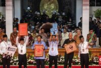 Pasangan Anies-Cak Imin mendapat nomor 1, Prabowo-Gibran nomor 2, dan Ganjar-Mahfud MD nomor 3. Mereka akan bertarung di Pilpres 2024. Foto CNN