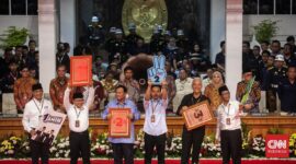 Pasangan Anies-Cak Imin mendapat nomor 1, Prabowo-Gibran nomor 2, dan Ganjar-Mahfud MD nomor 3. Mereka akan bertarung di Pilpres 2024. Foto CNN