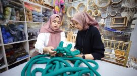 Splendore Workshop hadir sejak tahun 2017 memberikan ruang bagi orang-orang yang ingin belajar perajutan benang khususnya. 