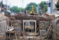 Pemerintah Kota (Pemkot) Bandung kembali mempersiapkan kolam retensi di kawasan Komplek Margahayu Raya. Kolam retensi ini diproyeksikan sebagai upaya pencegahan potensi banjir di kawasan Ciwastra, dan juga Komplek Margahayu Raya.
Jumat, 01 Desember 2023 16:20