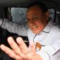 Firli Bahuri, Ketua Komisi Pemberantasan Korupsi (KPK), memasuki mobilnya usai memenuhi panggilan di gedung KPK Anti-Corruption Education Center (ACLC) di Jakarta, 20 November 2023. (Antara Foto/M Risyal Hidayat/via REUTERS)