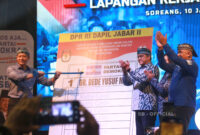 Ketua Umum Partai Demokrat, AHY (kiri) bersama Dede Yusuf dan Ketua DPD Demokrat Kabupaten Bandung, Saeful Bachri saat hadir pada kampanye tertutup di Kabupaten Bandung, Rabu 10 Januari 2024.