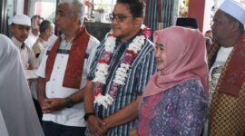 Wakil Ketua Komisi X DPR RI Dede Yusuf Didampingi Kepala SMK Putra Gununghalu Leni Nurlaeni saat melakukan Kunjungan Dapil Di Kabupaten Bandung Barat. Jumat (19/01/2024)