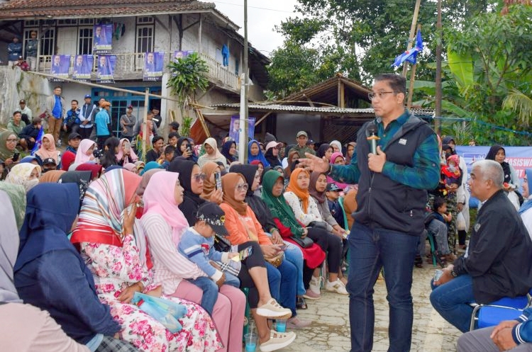 Dede Yusup betsilaturahmi sekaligus serap aspirasi dengan ratusan warga gunung halu. Sabtu (20/01/2024)