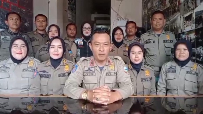 Tangkapan layar video viral Banpol PP dukung gibran. Foto: Istimewa

Baca artikel detikjabar, 