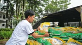 Pemimpin Wilayah Bulog Jawa Barat M. Attar Rizal menjamin stok beras cukup untuk kebutuhan hingga Ramadan dan Idulfitri.