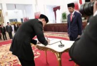 Presiden Joko Widodo melantik dan mengambil sumpah jabatan Agus Harimurti Yudhoyoni (AHY) sebagai menteri ATR/Kepala BPN. Rabu (21/2/2024)