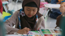 Salah satu peserta lomba mewarnai dalam festival Gema Ramadan 1445H Kwartir Cabang Pramuka Kabupaten Bandung