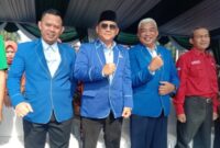 Ketua DPC Demokrat Kabupatrn Bandung H. Saeful Bachri, S.H. M.A.P  (Kanan) didampingi Bakomstra Jawa Barat Dr M.A Hailuki (tengah) dan Sekjen Partai Demokrat DPC Kabupaten Bandung Billy Maulana (kiri) 