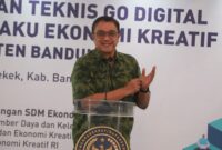 Wakil Ketua Komisi X DPR Dede Yusuf saat membuka bimtek Kemenparekraf di Rancaekek, Kabupaten Bandung (28/4/2024)