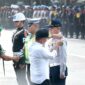 Penjabat Gubernur Jawa Barat Bey Machmudin menghadiri Apel Gelar Pasukan Operasi Kepolisian Terpusat Ketupat Lodaya 2024 di depan Gedung Sate, Jalan Diponegoro, Kota Bandung, Rabu (3/4/2024). 
