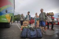 Pj Wali Kota Bandung, Bambang Tirtoyuliono mengimbau masyarakat yang akan melakukan perjalanan mudik hari raya idulfitri 1445 H untuk menyiapkan beberapa hal penting agar mudik bisa berjalan lancar dan nyaman.