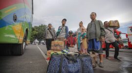 Pj Wali Kota Bandung, Bambang Tirtoyuliono mengimbau masyarakat yang akan melakukan perjalanan mudik hari raya idulfitri 1445 H untuk menyiapkan beberapa hal penting agar mudik bisa berjalan lancar dan nyaman.