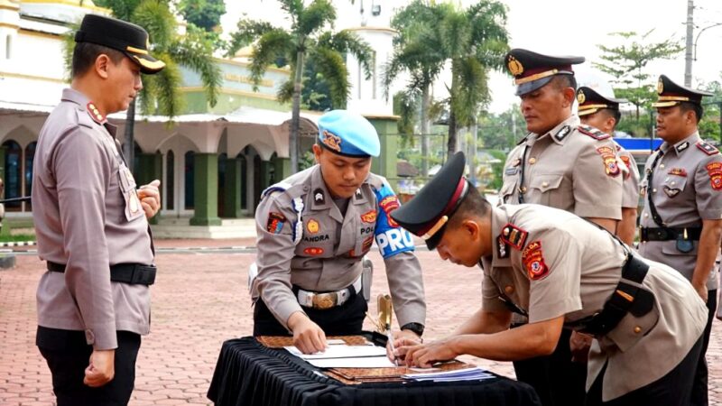 Kepala Satuan Lalulintas (Kasatlantas) serta delapan Kapolsek diganti dalam mutasi dilingkup Polresta Bandung.  Soreang, senin (13/05/2024)